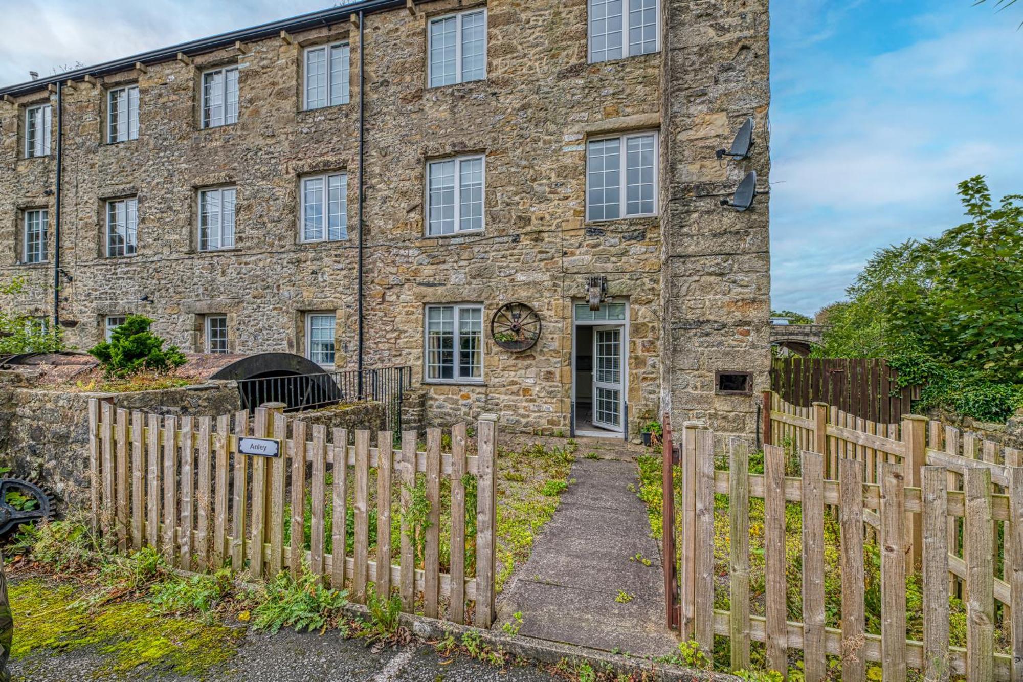Bridge End Mill Apartments In Settle Exterior photo